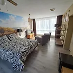 Bed & Breakfast Uit De Kunst Anna Paulowna 3*